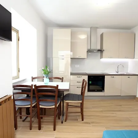 Apartma Sonja *